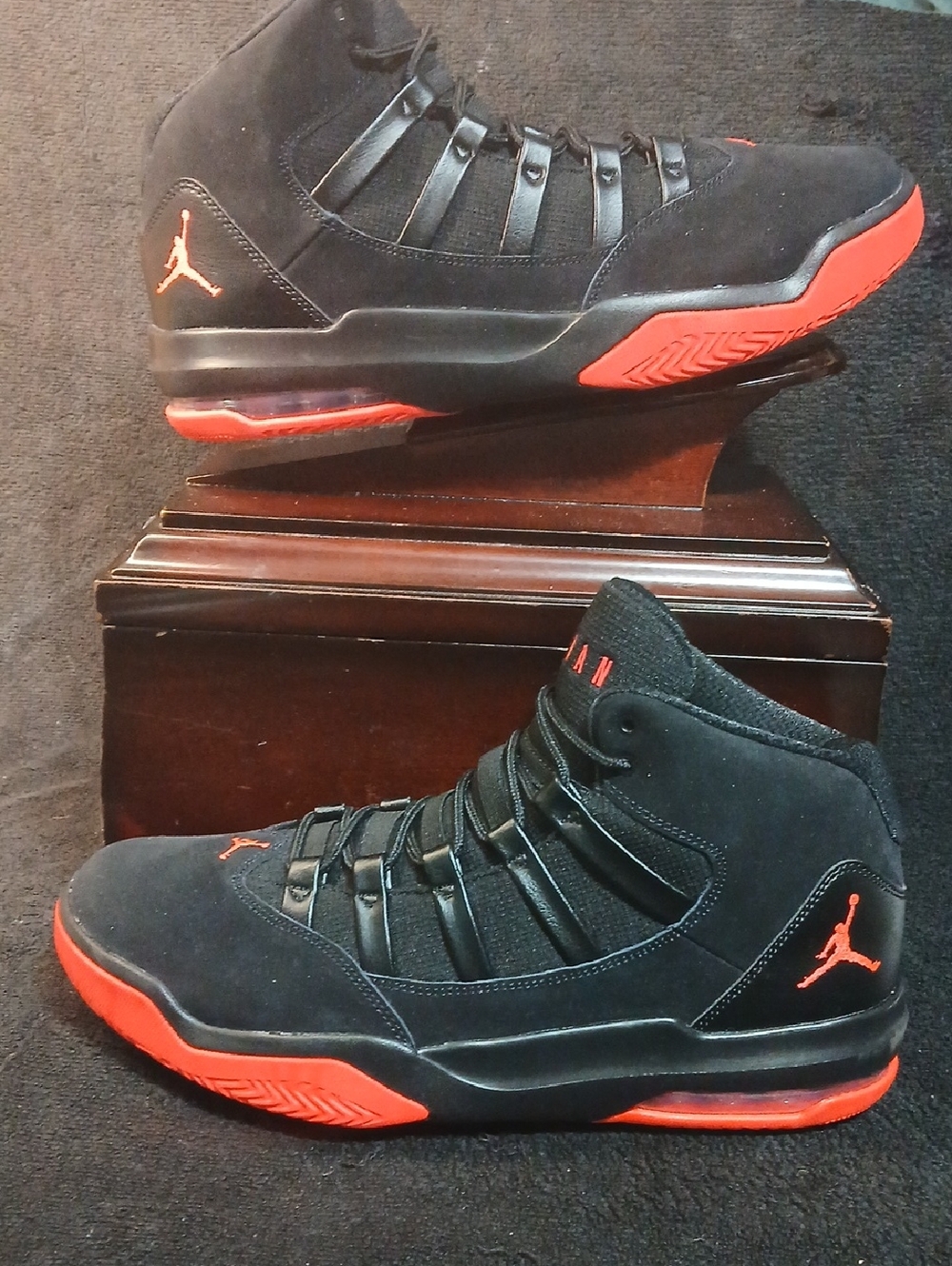 Nike Air Jordan Max Aura "BLACK INFRARED"    (NWT) .Mens Size-12 100%AUTHENTIC!